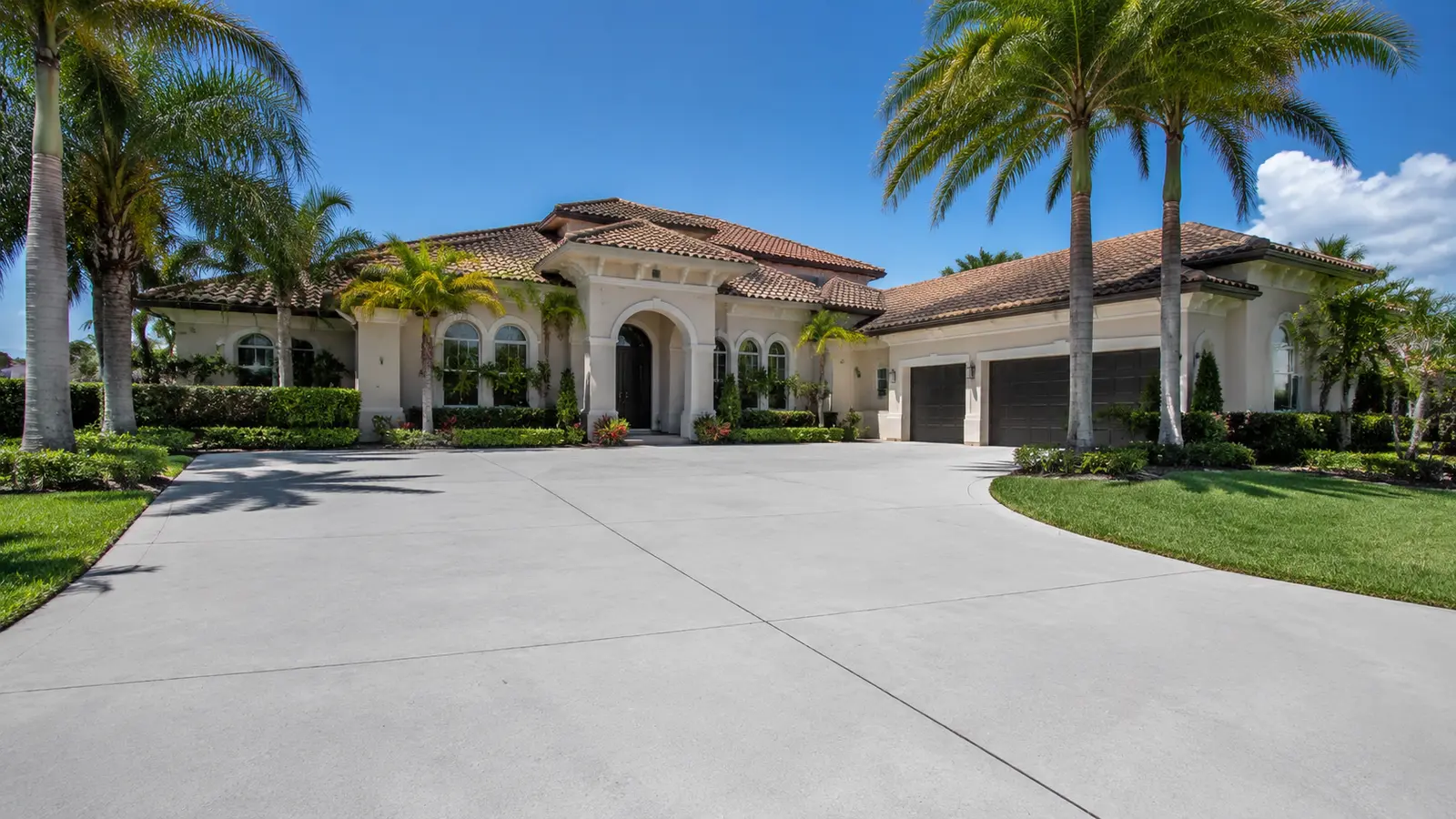 Concrete driveway in Davenport, FL