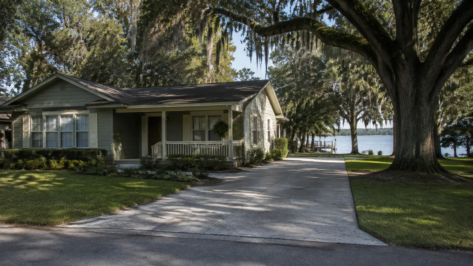 Concrete driveway in Eagle Lake, FL