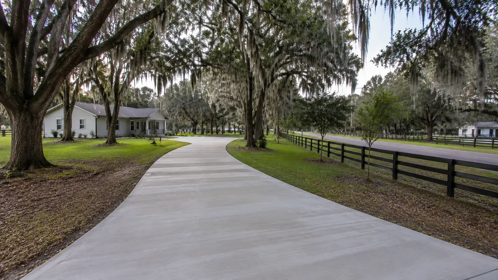 Concrete driveway in Griffin, FL